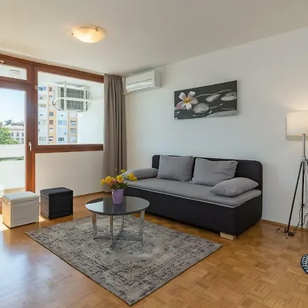 Maestral Apartment